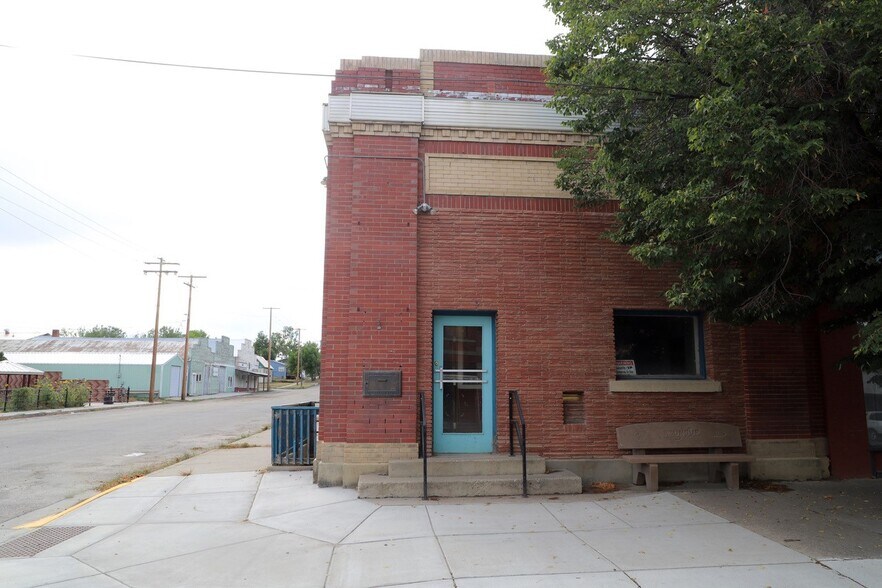More Photos Of 201 Main St, Roundup Restaurant For Sale