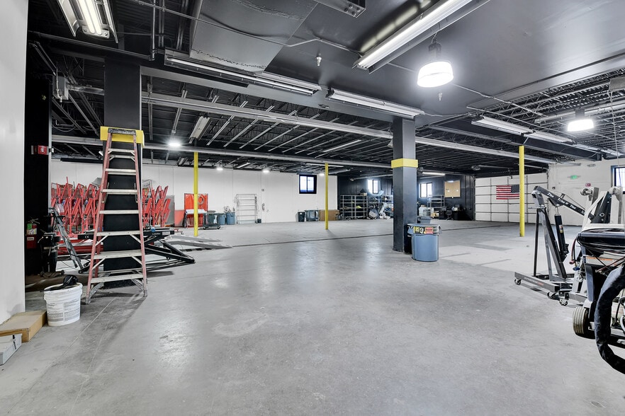 More Photos Of 4560 S Federal Blvd, Englewood Auto Repair For Sale