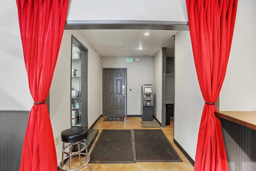 More Photos Of 31815 E Historic Columbia RI Hwy, Troutdale Convenience Store For Sale