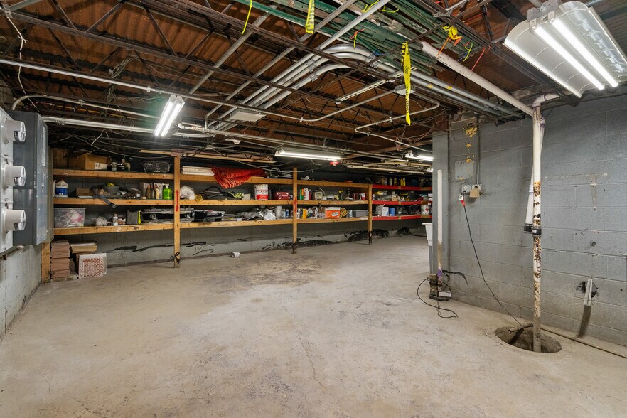 More Photos Of 3100 S Oak Park Ave, Berwyn Office For Sale