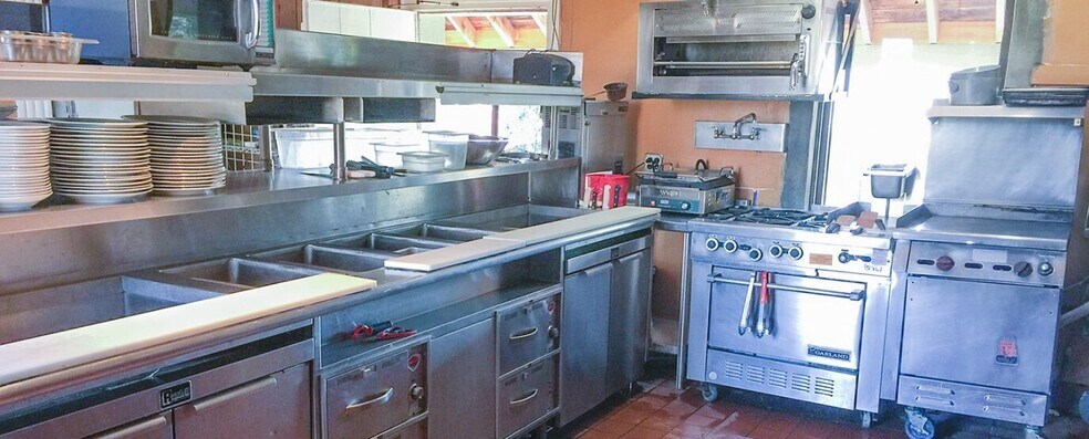 More Photos Of 325 Factory Outlet Dr, Max Meadows Specialty For Sale