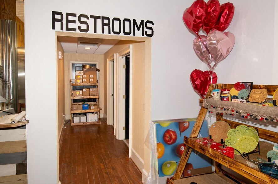 More Photos Of 912 Lady St, Columbia Office For Sale