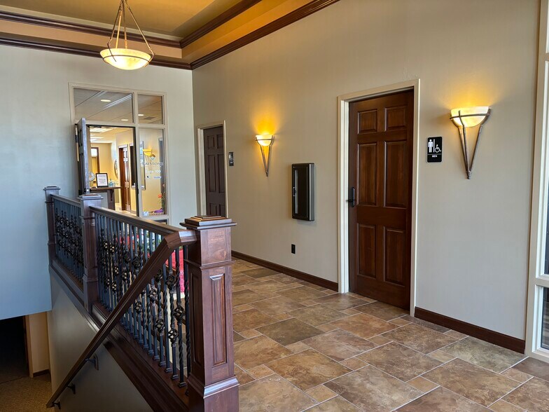 More Photos Of 609 E Tan Tara Cir, Sioux Falls Office For Lease