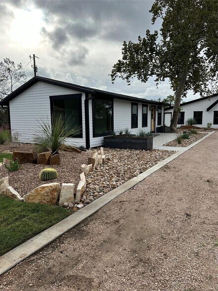 More Photos Of 27320 Ranch Road 12, Dripping Springs Office For Sale