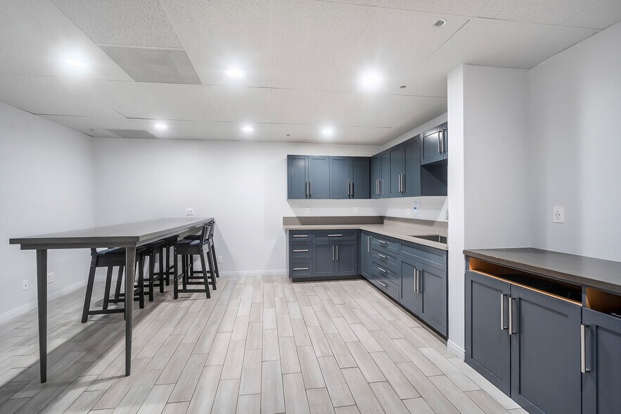 More Photos Of 400 S Victory Blvd, Burbank Office For Sale