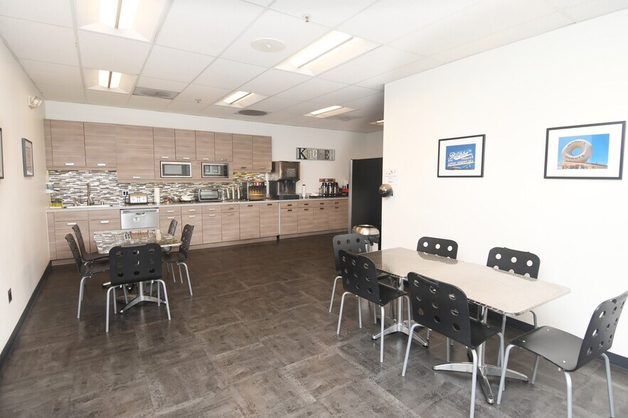 More Photos Of 1111 S Victory Blvd, Burbank Research And Development For Sale