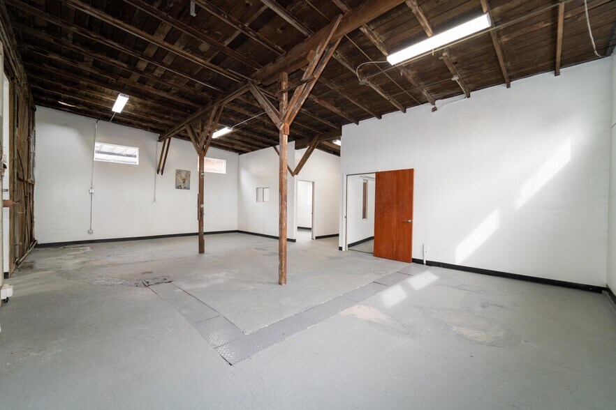 More Photos Of 5838 Woodlawn Ave, Los Angeles Auto Repair For Sale