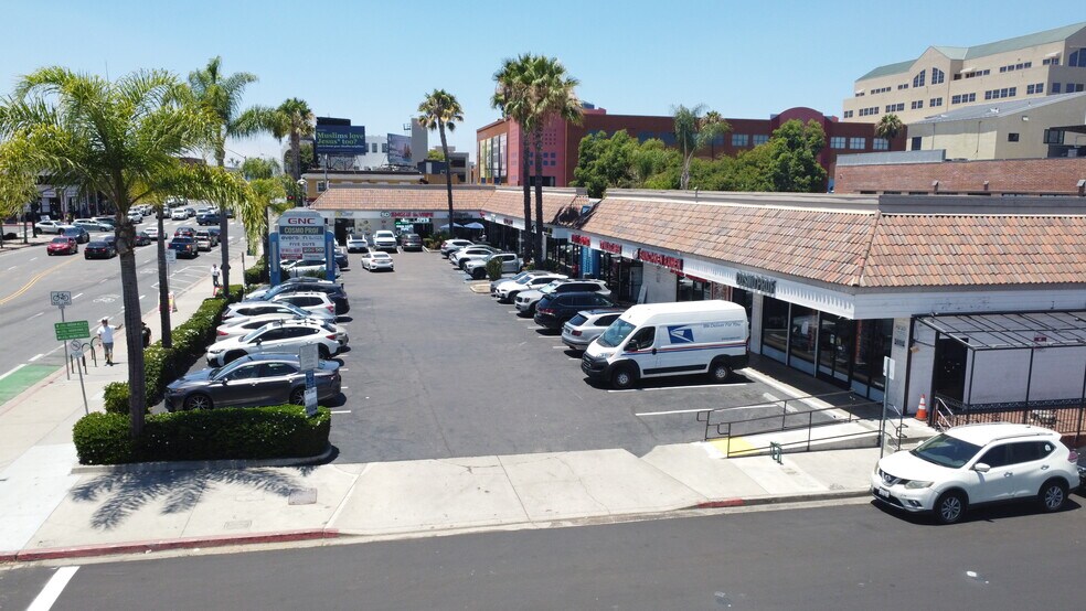 More Photos Of 600-696 University Ave, San Diego Restaurant For Lease