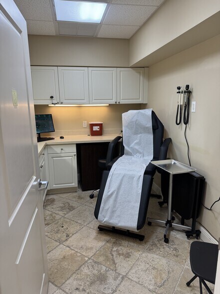 More Photos Of 300-322 NW Bethany Dr, Port Saint Lucie Coworking Space