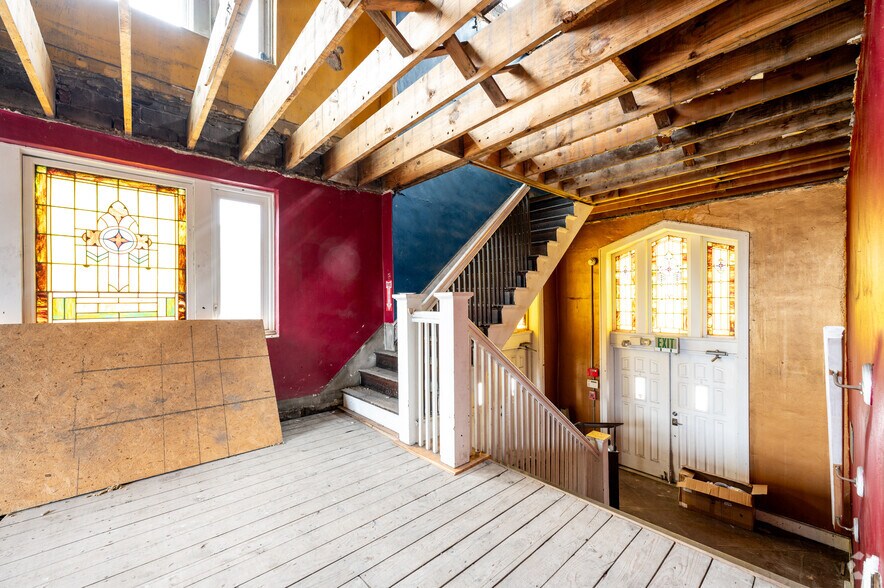More Photos Of 1001 Hosbrook St, Indianapolis Religious Facility For Sale