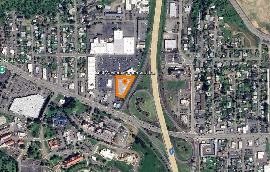 More Photos Of 760 NW Garden Valley Blvd, Roseburg Hotel For Sale