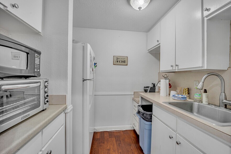 More Photos Of 721 W Abram St, Arlington Medical For Lease