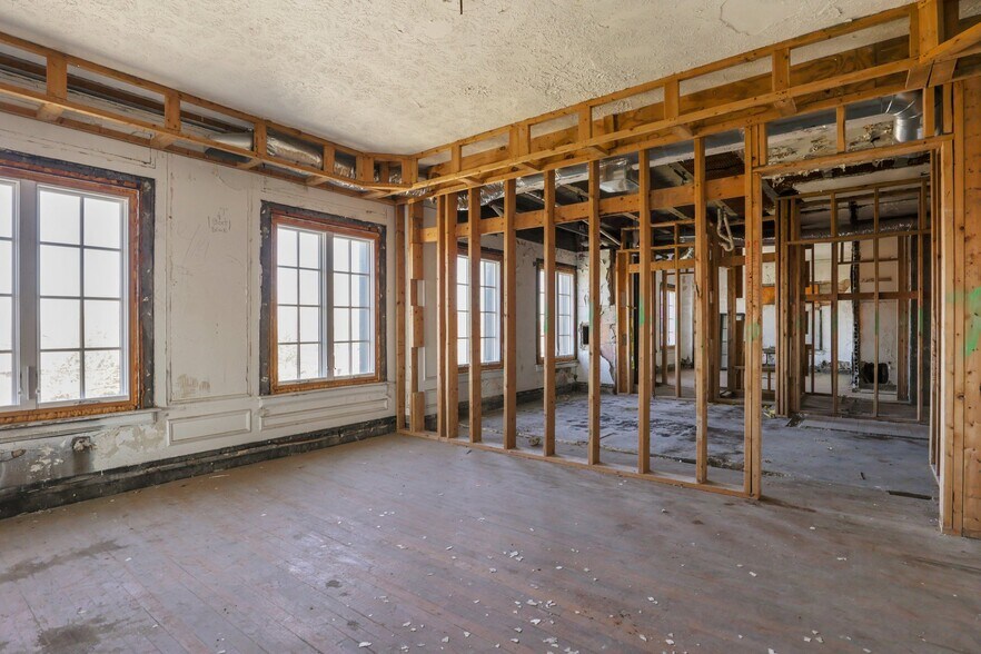 More Photos Of 1312 E Broad St, Columbus Apartments For Sale