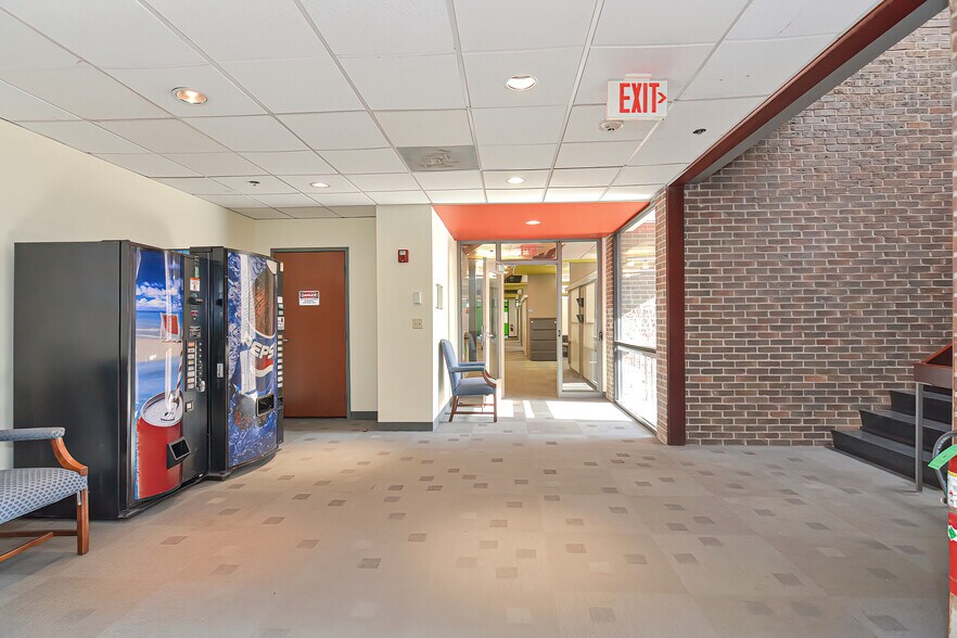 More Photos Of 1 Rounder Way, Burlington Office For Lease