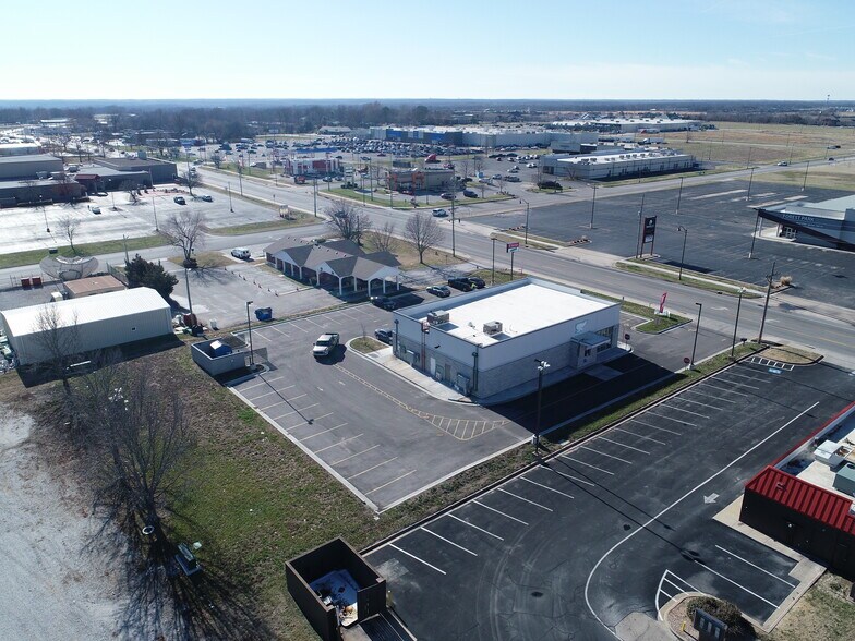 More Photos Of 2530 Grand Ave, Carthage General Retail For Sale