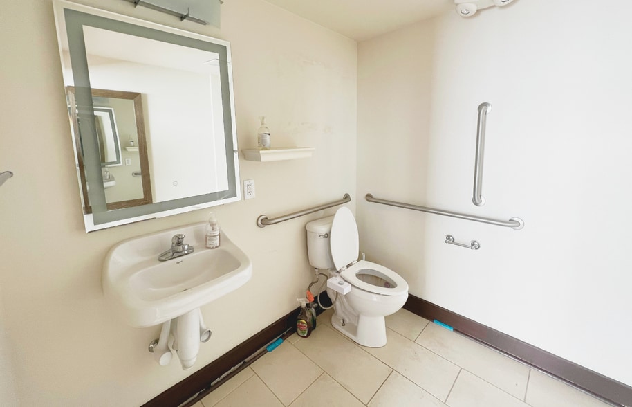 More Photos Of 319 Campbell Ave SW, Roanoke General Retail For Lease