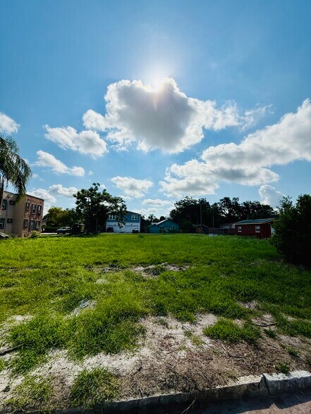 More Photos Of 2111 W North B St, Tampa Specialty For Sale