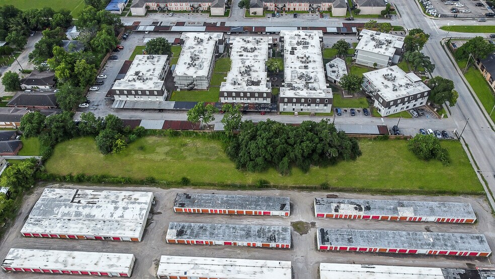 More Photos Of 1051 Burke Rd, Pasadena Land For Sale