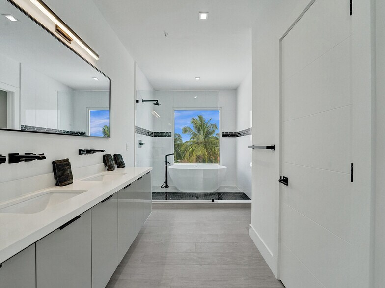 More Photos Of 1220-1226 NE 15th Ave, Fort Lauderdale Apartments For Sale