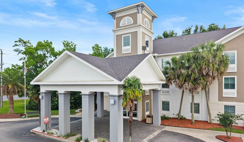Primary Photo Of 19751 S Greeno Rd, Fairhope Hotel For Sale