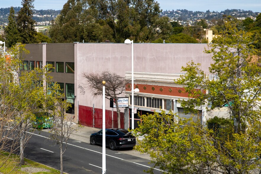 More Photos Of 3050-3052 Broadway, Oakland Storefront For Sale