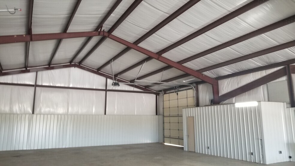 More Photos Of 3701 US Highway 81, Marlow Warehouse For Lease