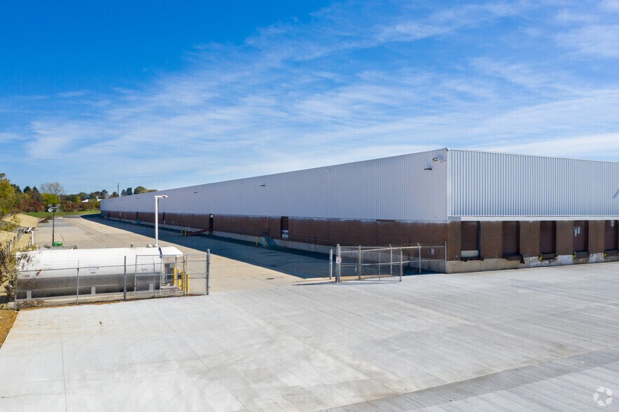 More Photos Of 7058 Snowdrift Rd, Allentown Distribution For Lease