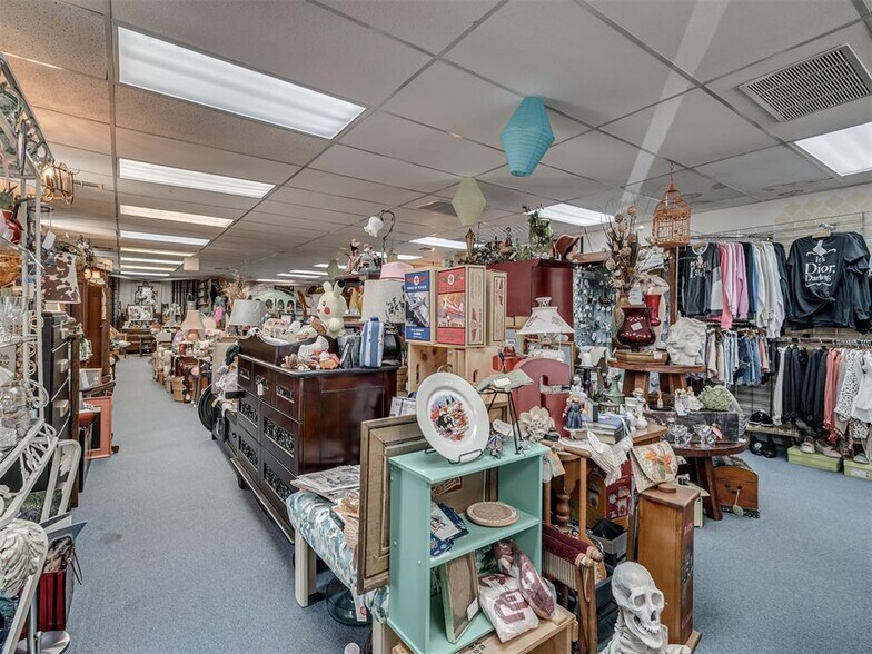 More Photos Of 6726 NW 38th St, Bethany Office For Sale