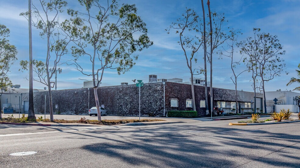 More Photos Of 1924 E Maple Ave, El Segundo Warehouse For Lease