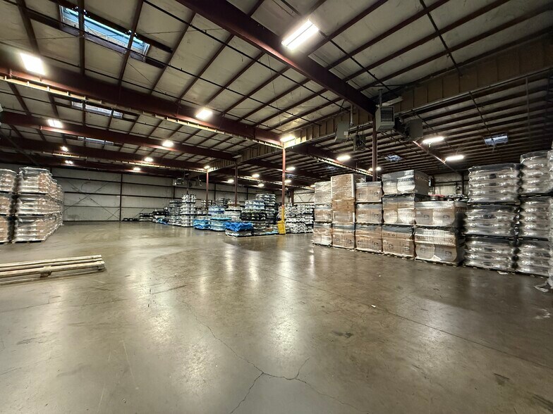 More Photos Of 4401 N Elm St, Denton Manufacturing For Lease