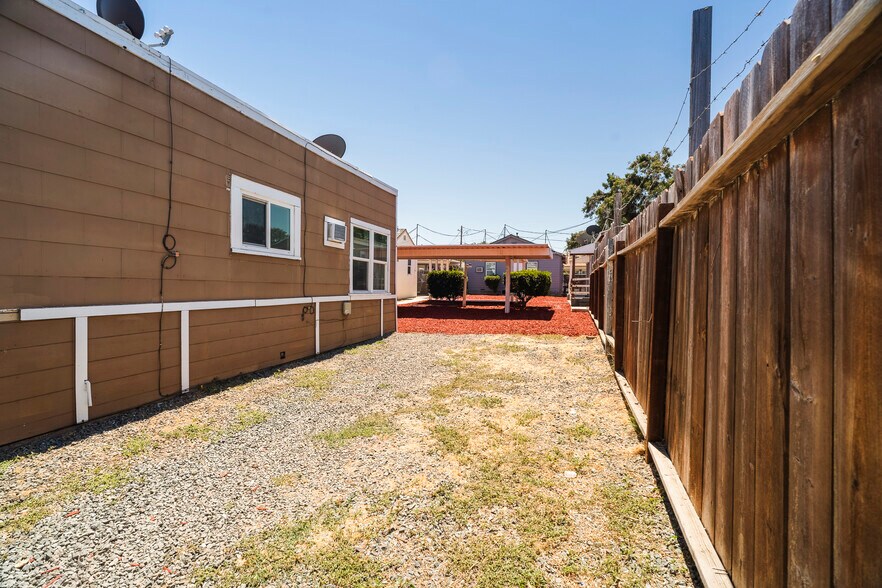 More Photos Of 19-37 Washington St, Bay, Bay Point Apartments For Sale