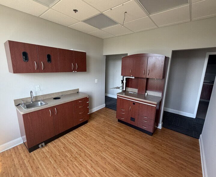 More Photos Of 2 Research Way, Monroe Township Medical For Lease