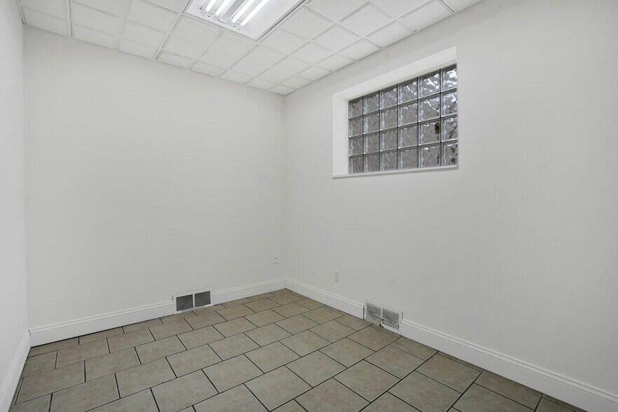 More Photos Of 24336 Michigan Ave, Dearborn Freestanding For Lease