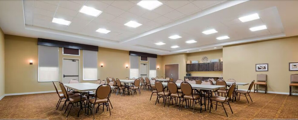 More Photos Of 711 Main St, Bandera Hotel For Sale