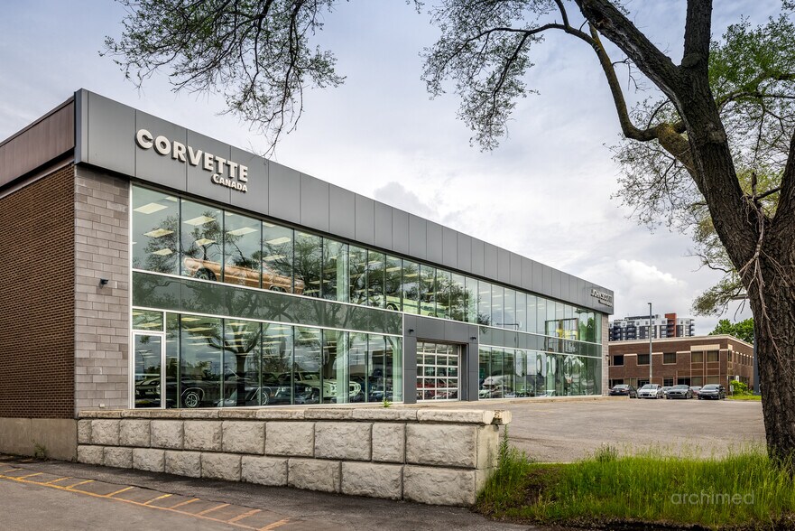 More Photos Of 4475-4477 Boul. Métropolitain E., Saint-leonard General Retail For Sale