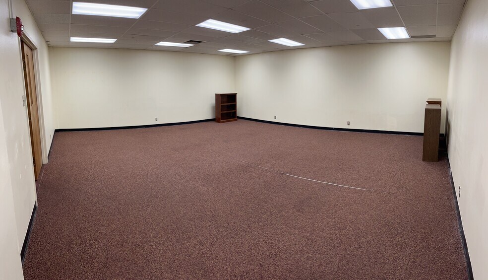 More Photos Of 7600 Woodrow Ave, Austin Schools For Lease