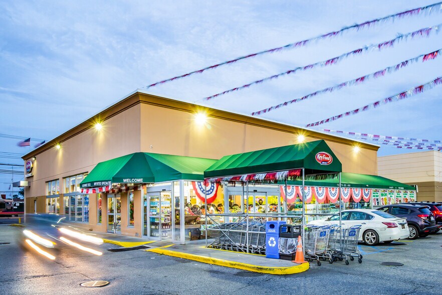 More Photos Of 16320 Crossbay Blvd, Howard Beach Supermarket For Sale