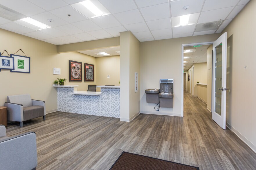 Primary Photo Of 2847 Poplar Ave, Memphis Storefront Retail Office For Sale