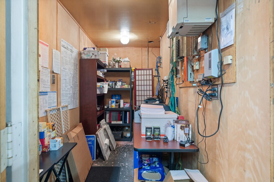 More Photos Of 735 Gilman St, Berkeley Showroom For Sale