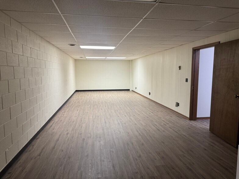 More Photos Of 2722 N 21st St, Sheboygan Office For Sale