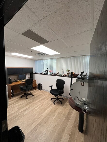 More Photos Of 33300 5 Mile Rd, Livonia Medical For Lease