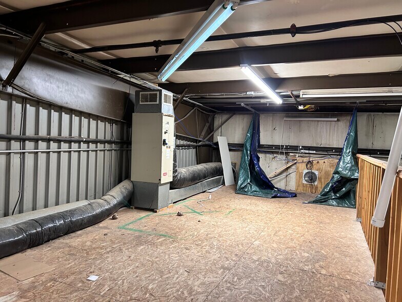 More Photos Of 526-540 Enterprise Dr, Erlanger Light Manufacturing For Lease