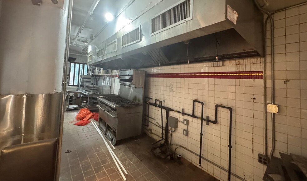 More Photos Of 240 E 4th St, New York Apartments For Lease
