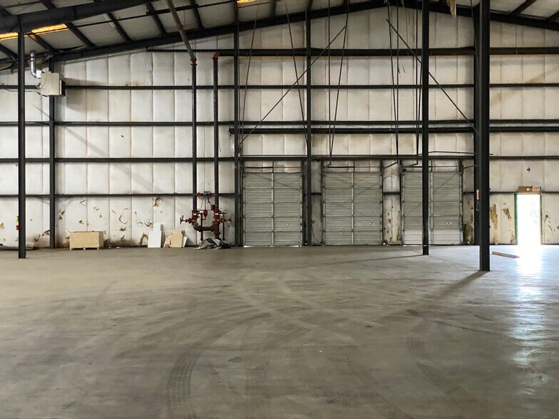 More Photos Of 130 N College St, Pontotoc Warehouse For Lease