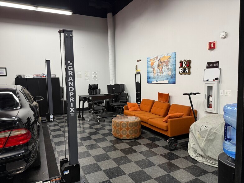 More Photos Of 521 Charcot Ave, San Jose Showroom For Lease