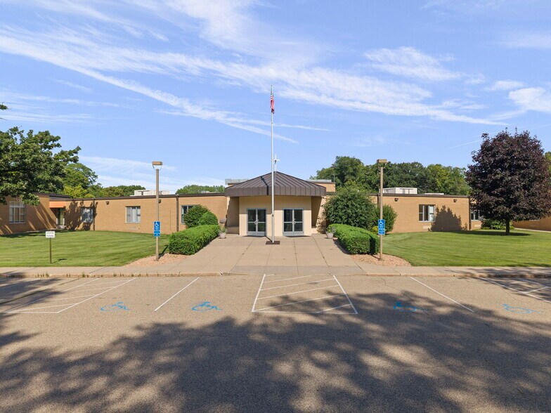 More Photos Of 2201 W 108th St, Bloomington Daycare Center For Lease