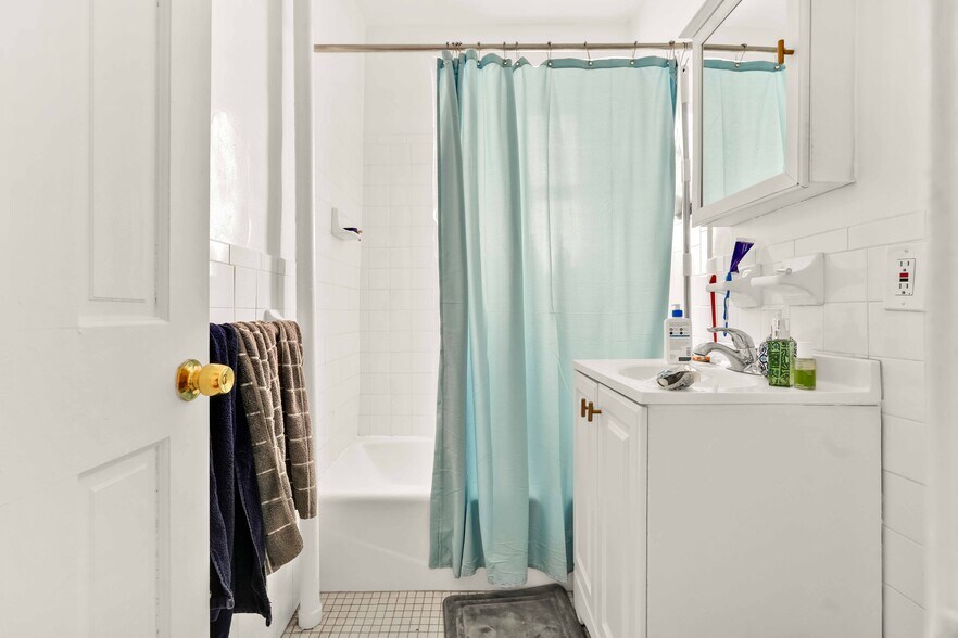 More Photos Of 28-32 44th St, Astoria Apartments For Sale