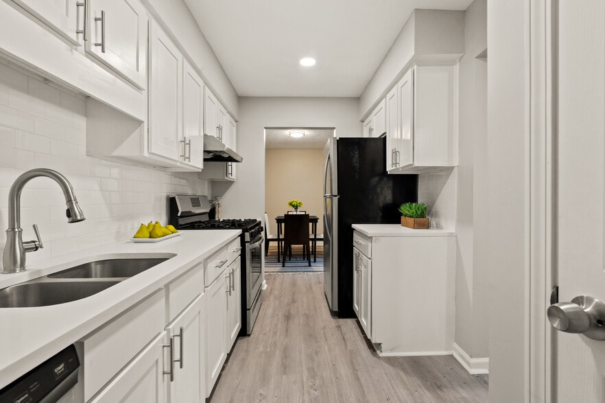 More Photos Of 1701 Hawthorne Ave, College Park Apartments For Sale