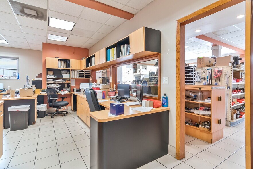 More Photos Of 3200 NW South River Dr, Miami Manufacturing For Lease