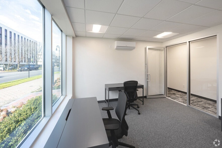More Photos Of 1051 Franklin Ave, Garden City Office For Sale